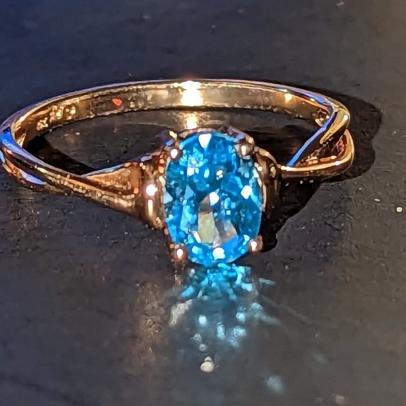 10k Blue Topaz Ring Delicate and Sweet - Picture 2 of 6